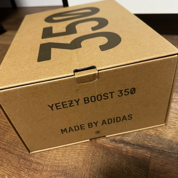 Yeezy Boost 350 V2 - Picture 5 of 6